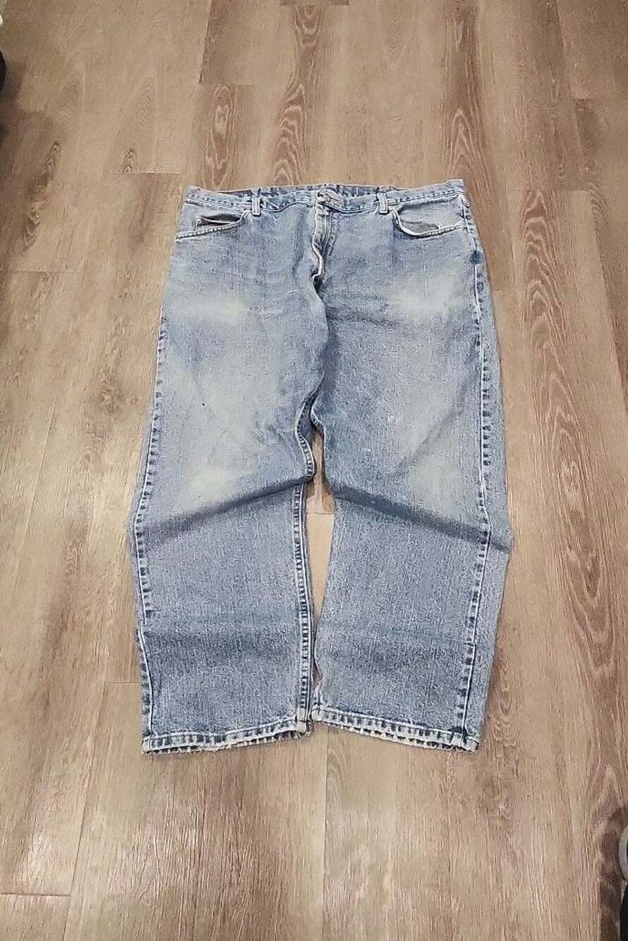 Wrangler Relaxed Fit Light Wash Denim Jeans Size 42x30